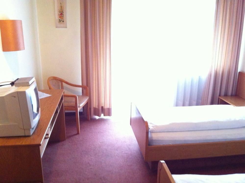 Goldbach  Hotel Bacchusstube Garni מראה חיצוני תמונה